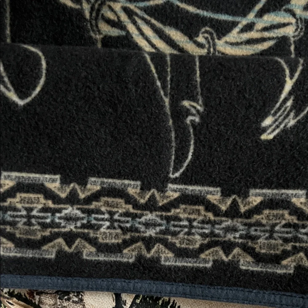 Pendleton Dreamcatcher Design Baby’s Blanket. - Picture 4 of 13
